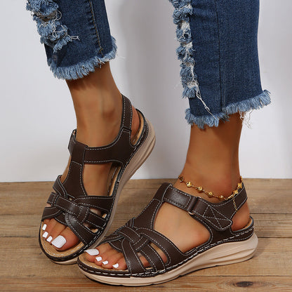 Light and cool sandals