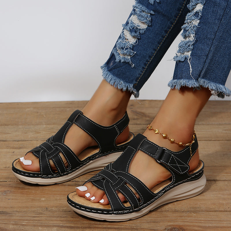 Light and cool sandals