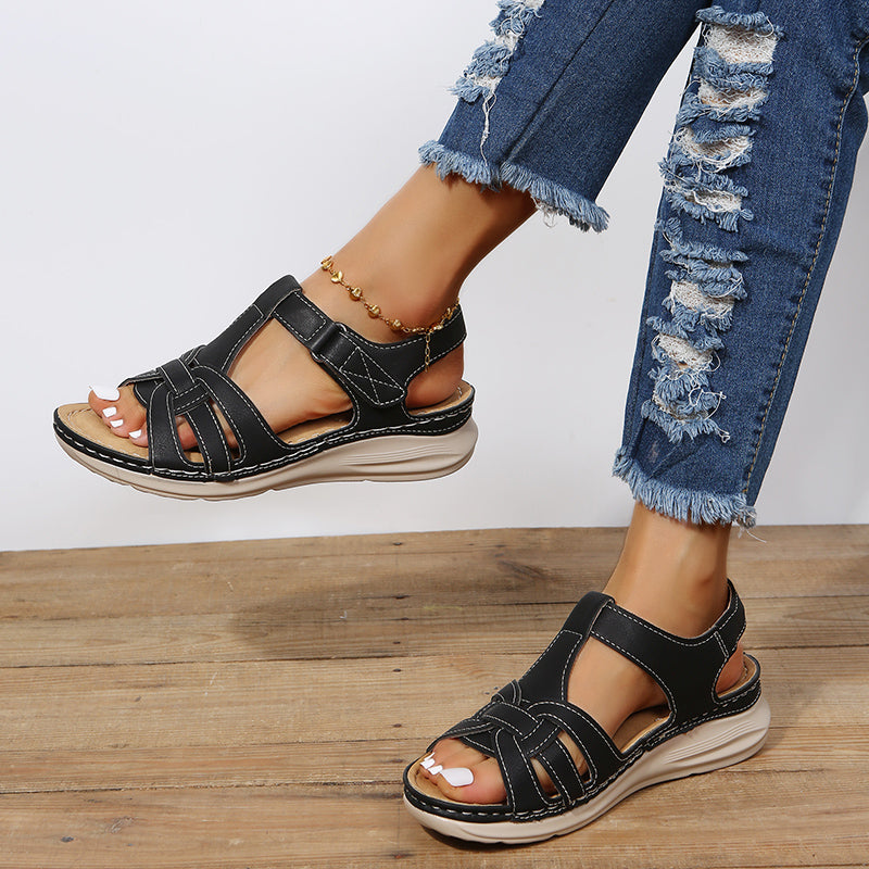 Light and cool sandals
