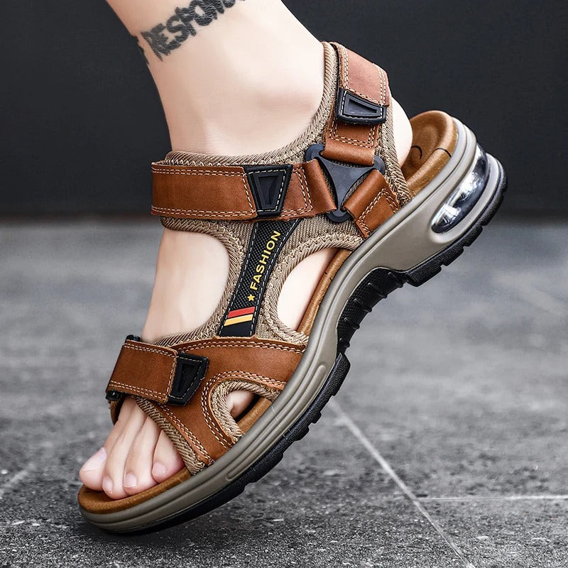 Simple and breathable Sandals for men