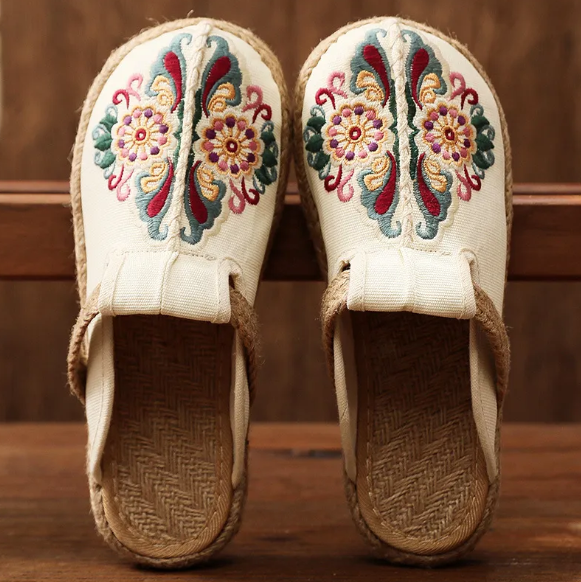 Relaxed and supportive orthopedic summer Slides