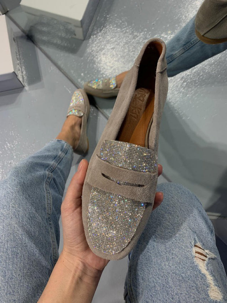 Stylish orthopaedic shoes
