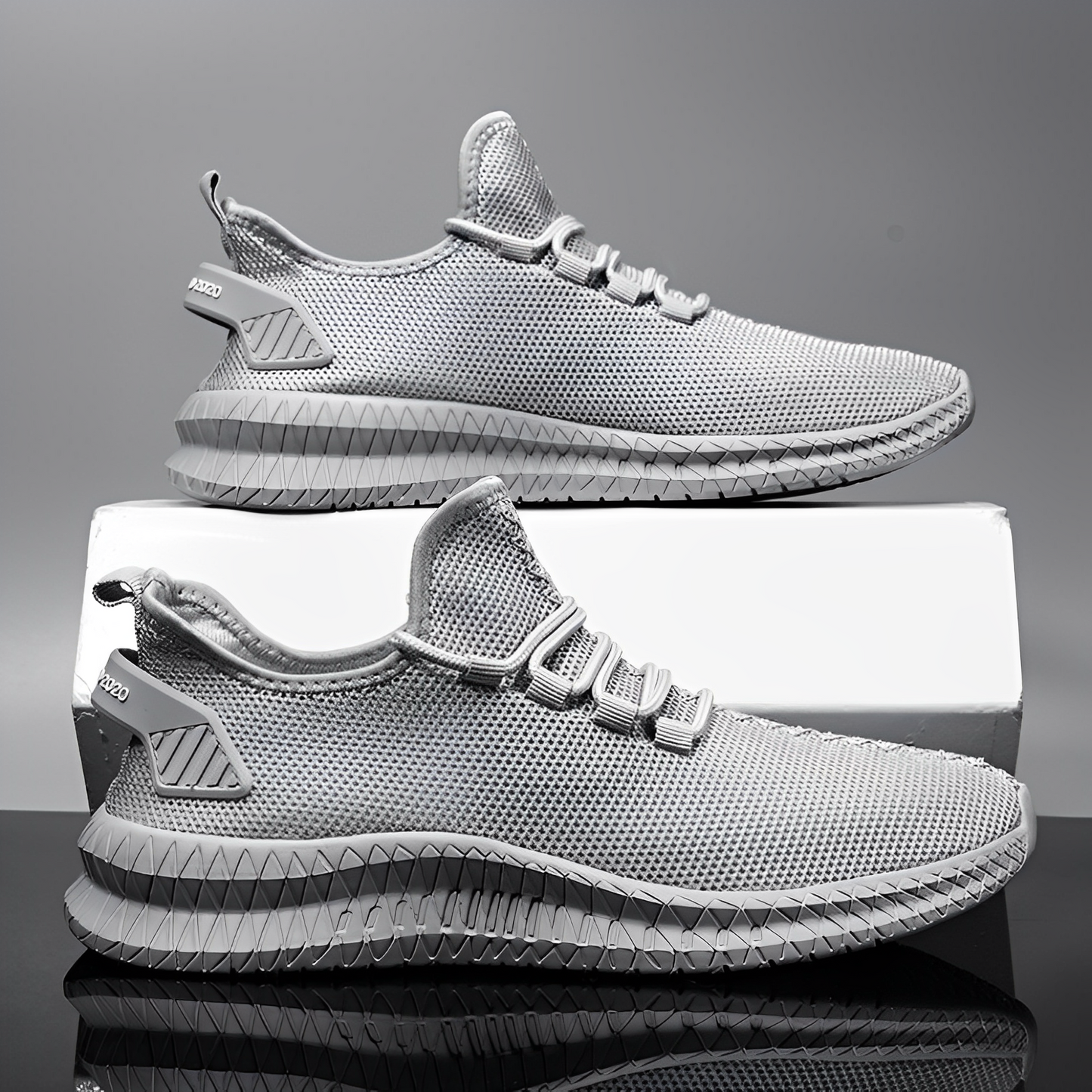 Simple and airy men's trainers