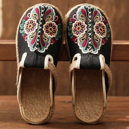 Relaxed and supportive orthopedic summer Slides