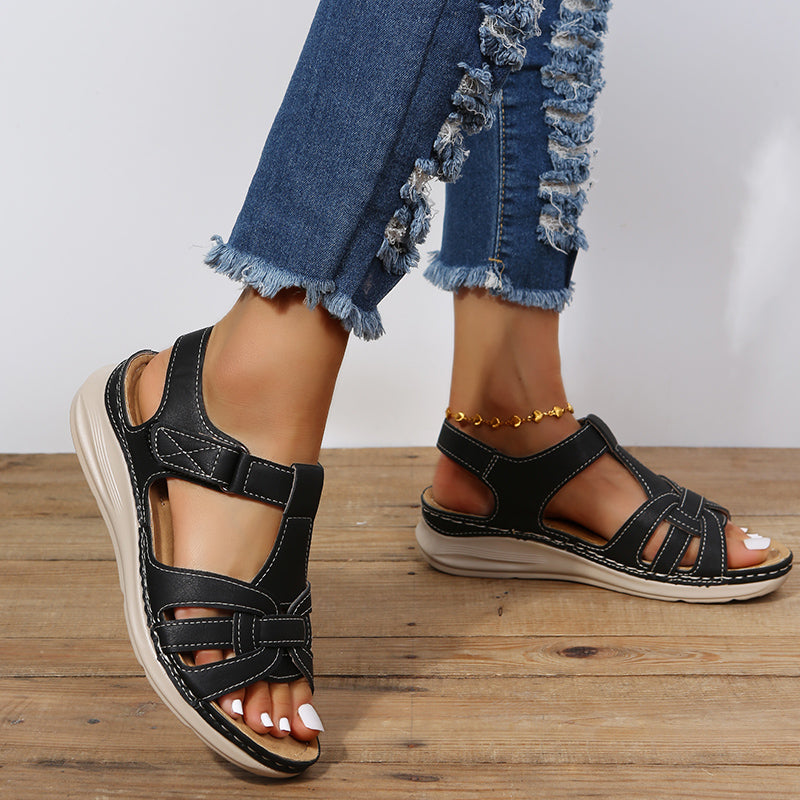 Light and cool sandals