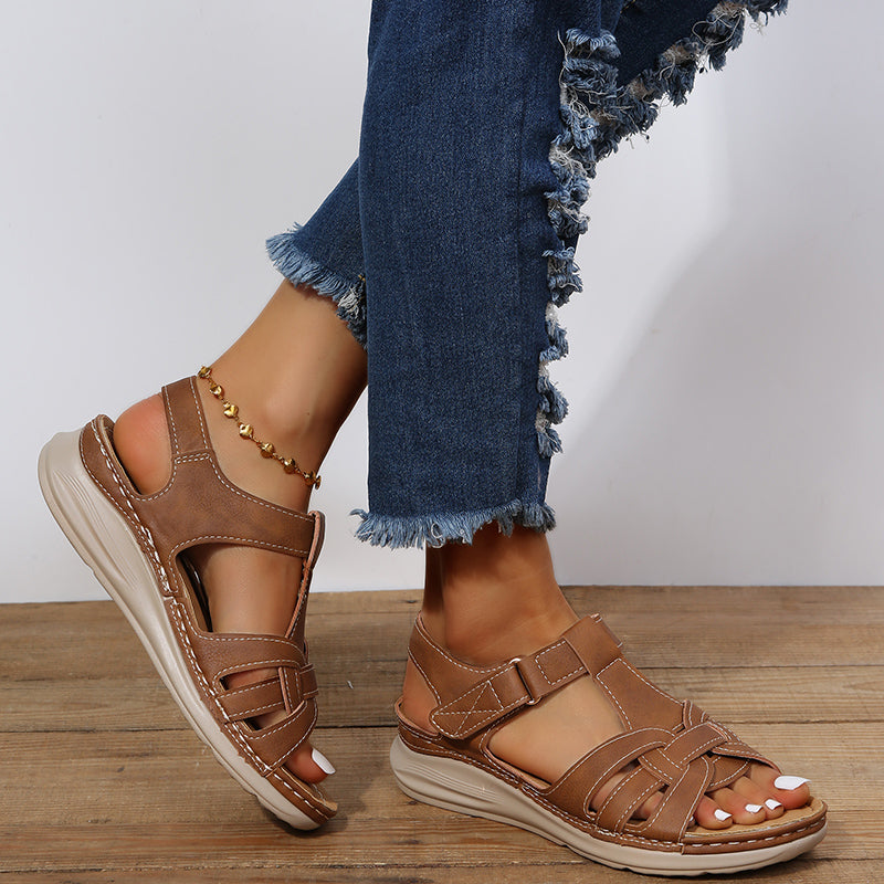 Light and cool sandals