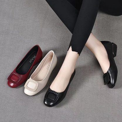 Square flat shoes in leather