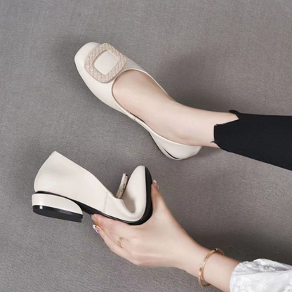 Square flat shoes in leather