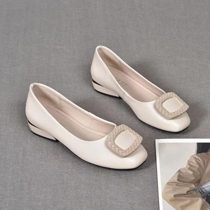Square flat shoes in leather