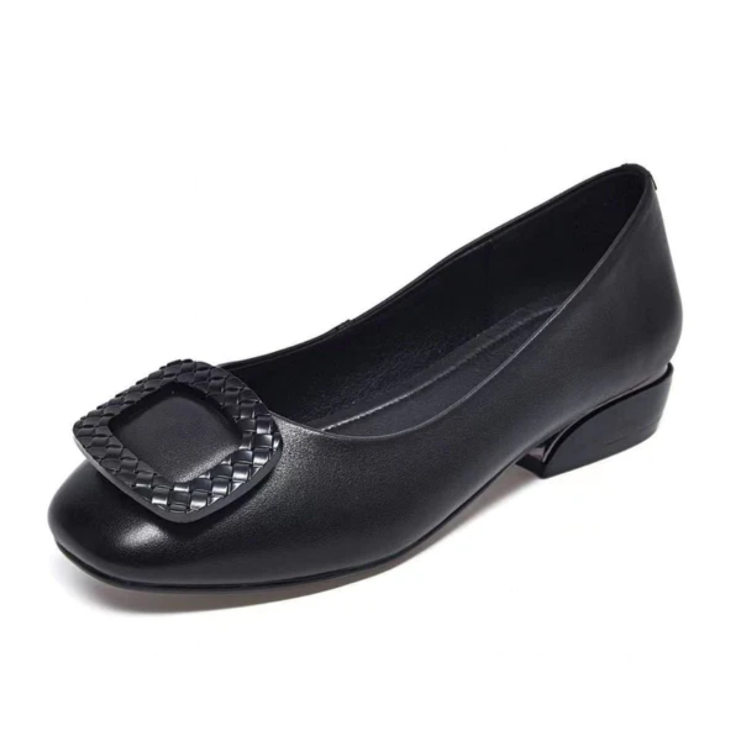 Square flat shoes in leather