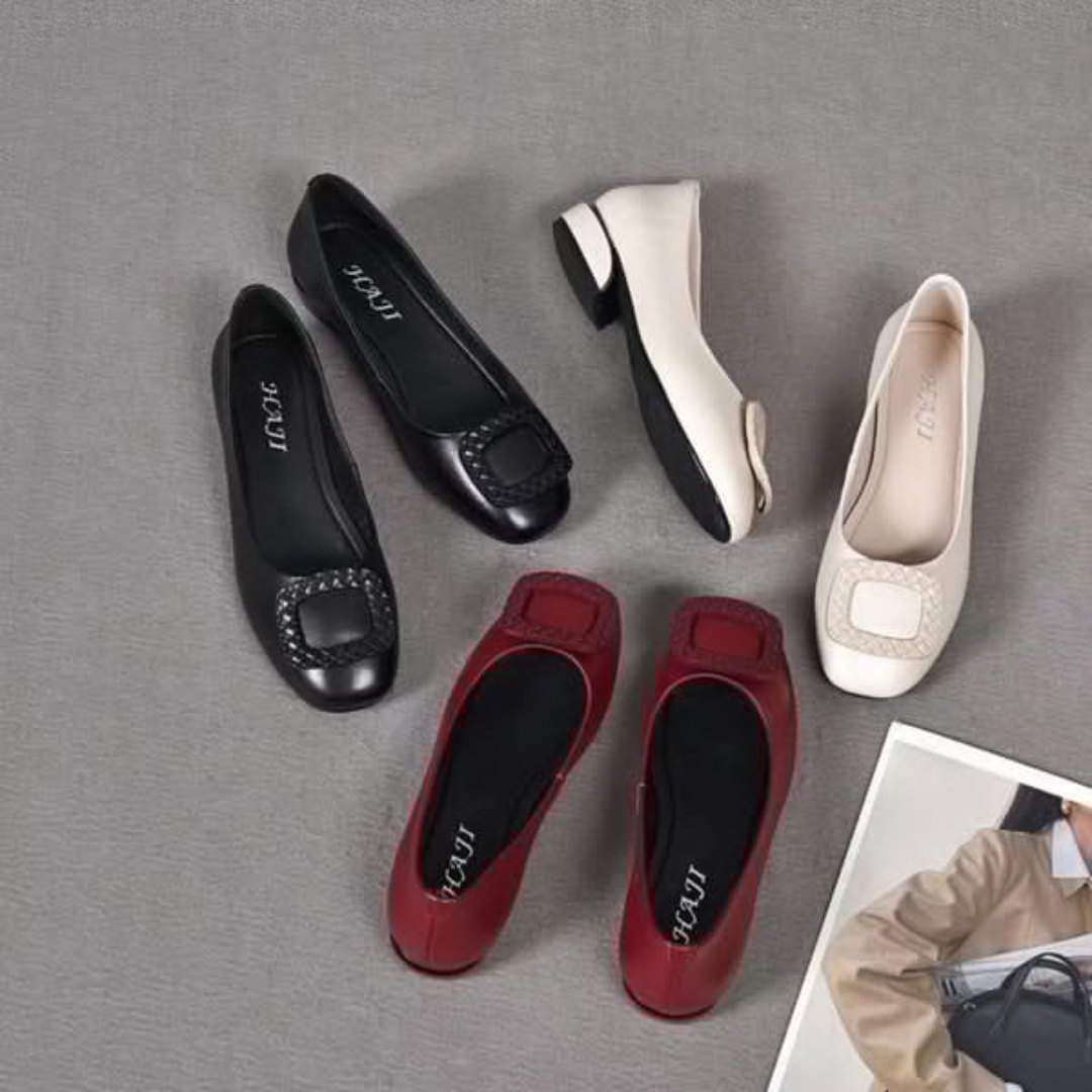 Square flat shoes in leather