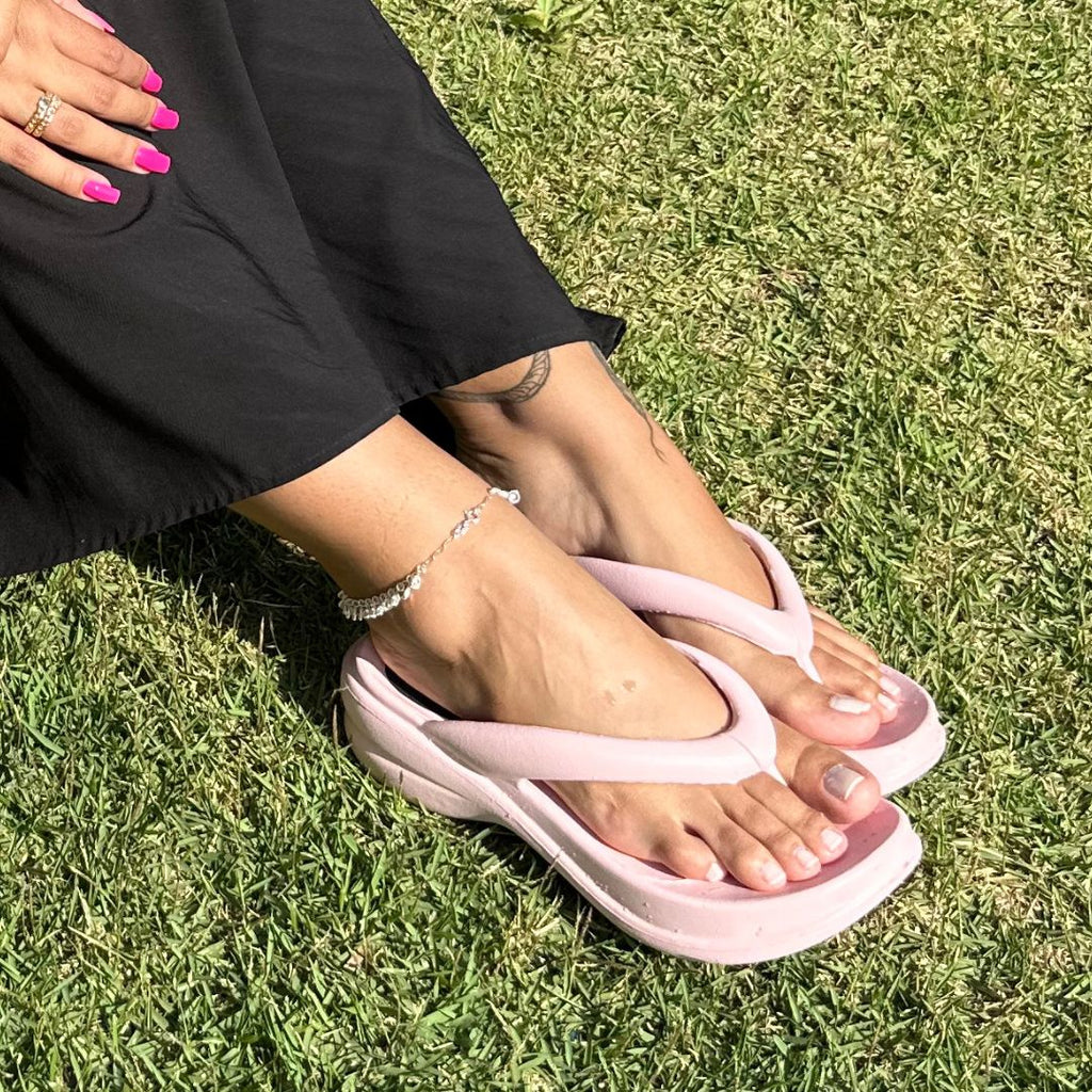 Simple and lightweight slippers