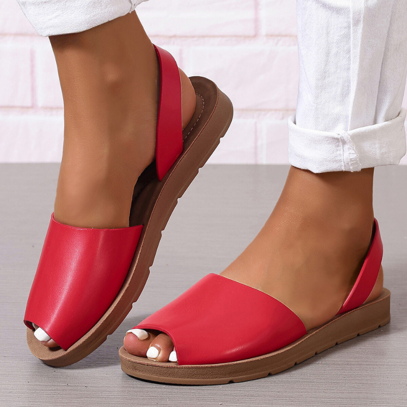 Casual sandals with leather strap and open toe