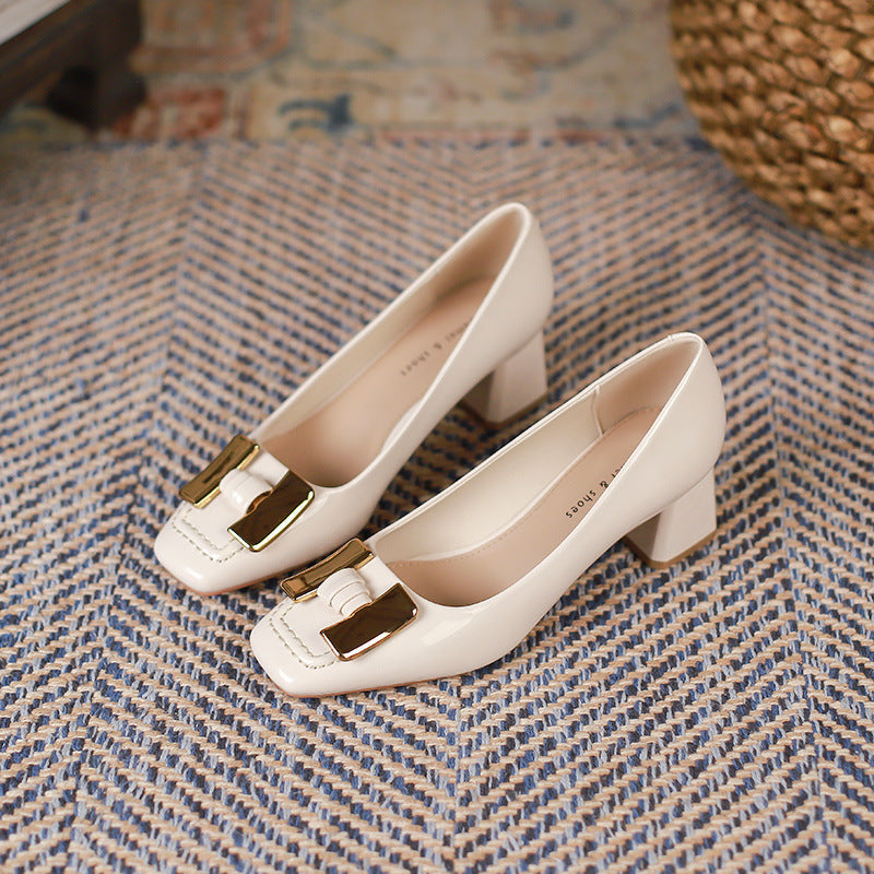 Square-toed shoes for women