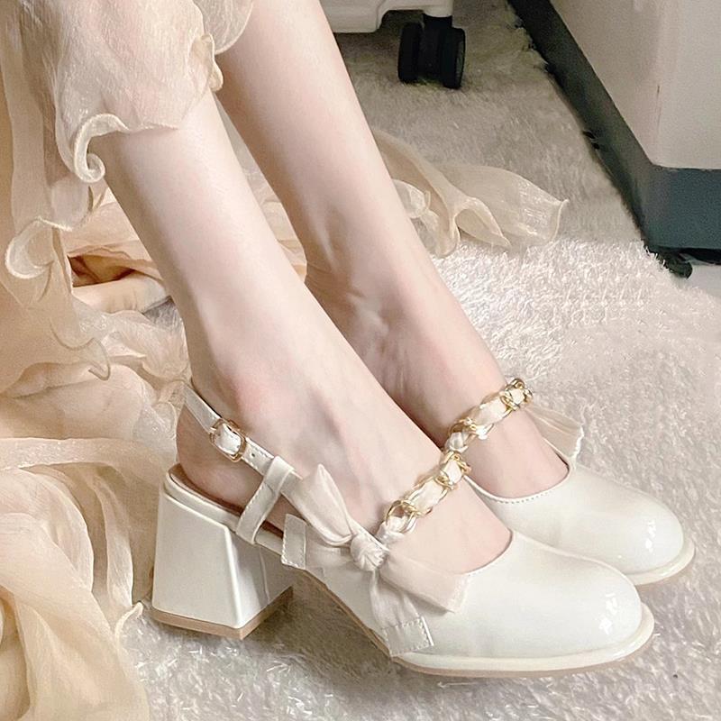 Elegant and detailed supportive summer Sandals
