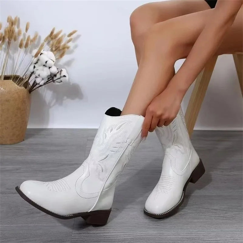 Elegant and detailed supportive Boots
