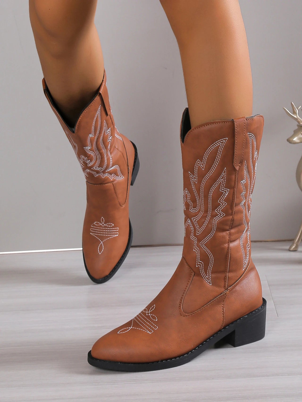 Supportive and versatile orthopedic Boots
