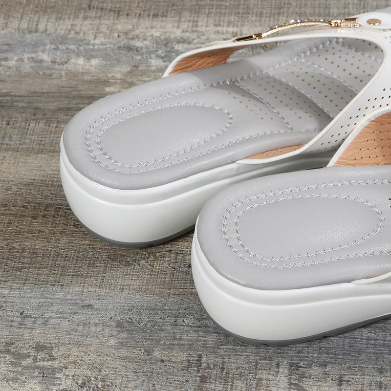 Elegant and airy sandals