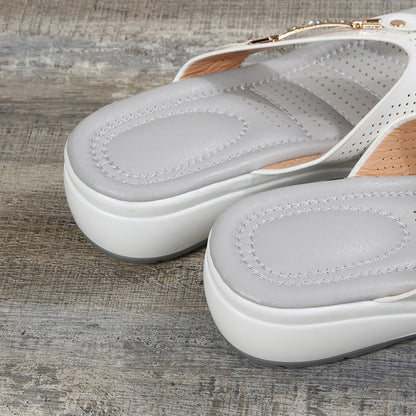 Elegant and airy sandals