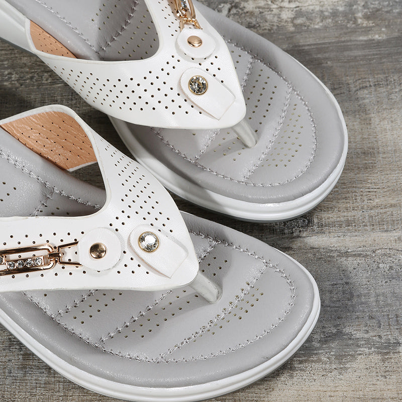 Elegant and airy sandals