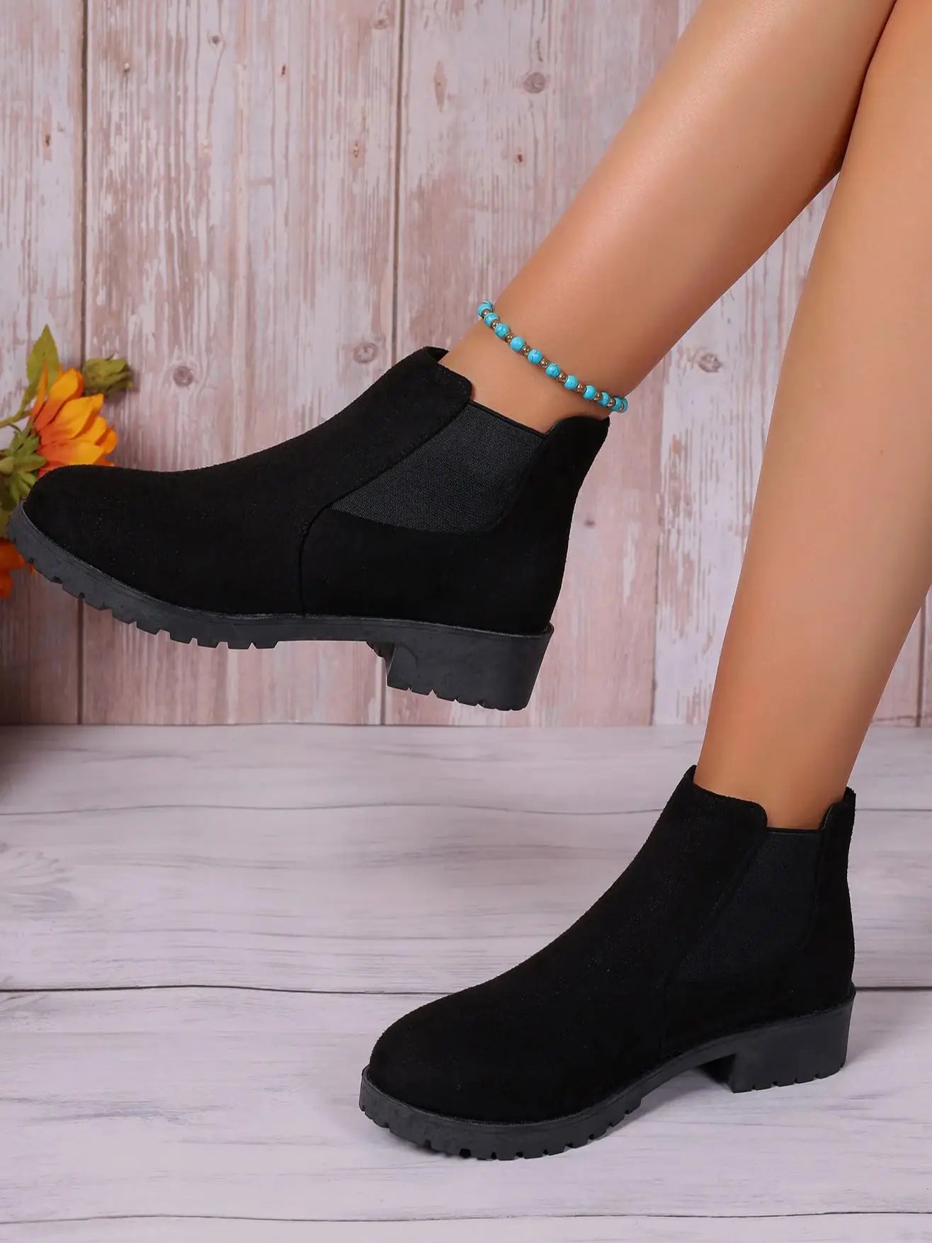 Elegant and detailed supportive Boots
