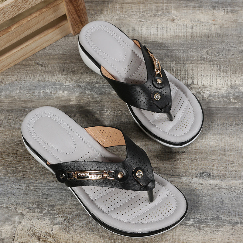 Elegant and airy sandals