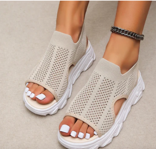 Glamorous and lightweight sandals