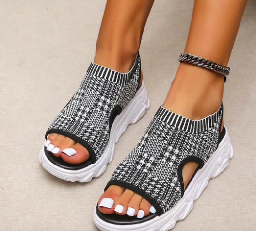 Glamorous and lightweight sandals