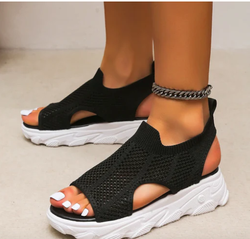 Glamorous and lightweight sandals