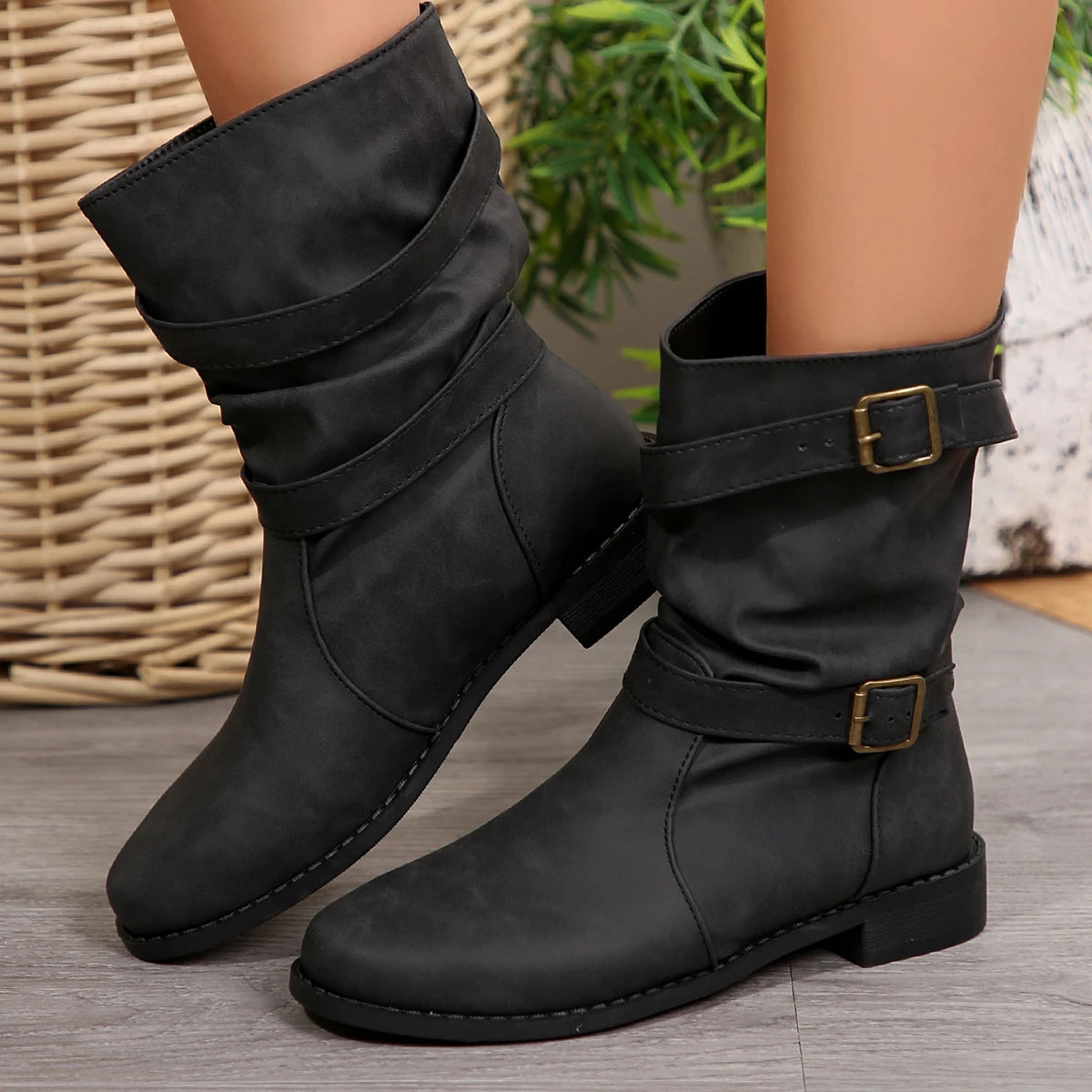 Elegant and detailed supportive Shoes