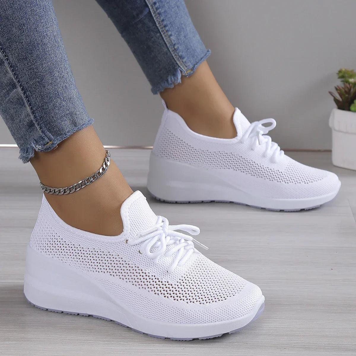 Trendy and lightweight Sneakers