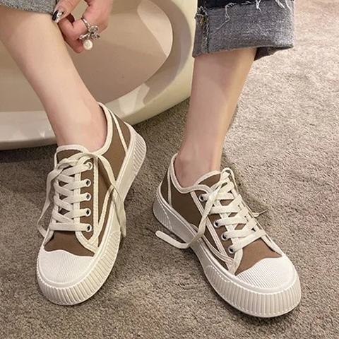 Sturdy and versatile orthopedic summer sneakers