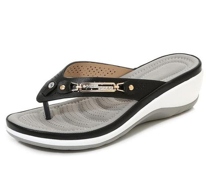 Elegant and airy sandals