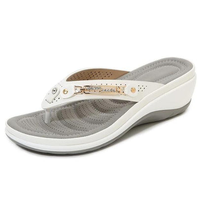 Elegant and airy sandals
