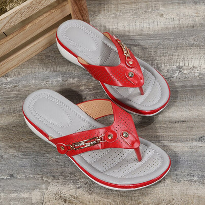 Elegant and airy sandals