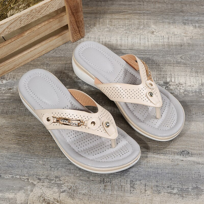 Elegant and airy sandals