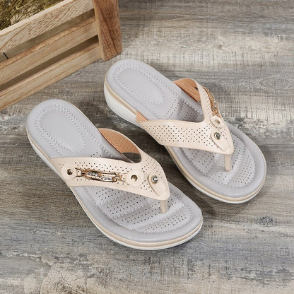 Elegant and airy sandals