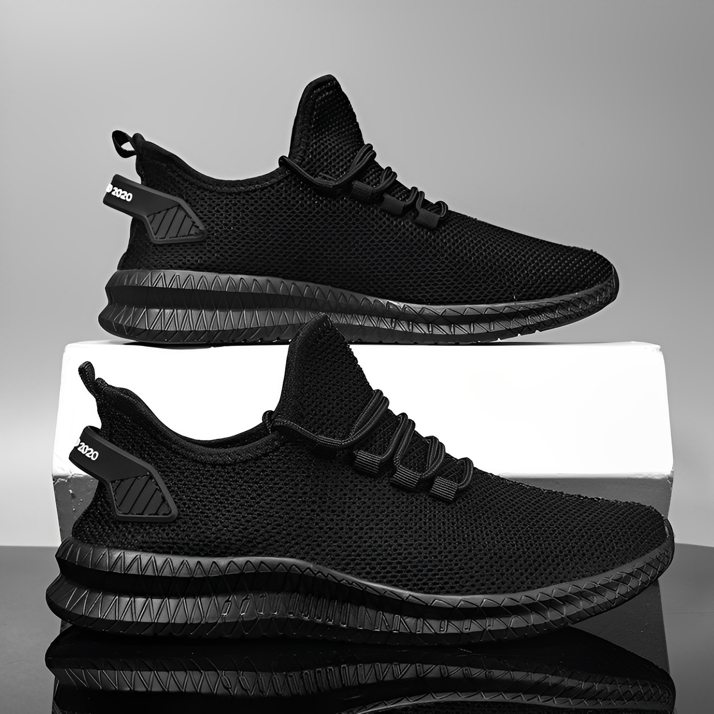 Simple and airy men's trainers