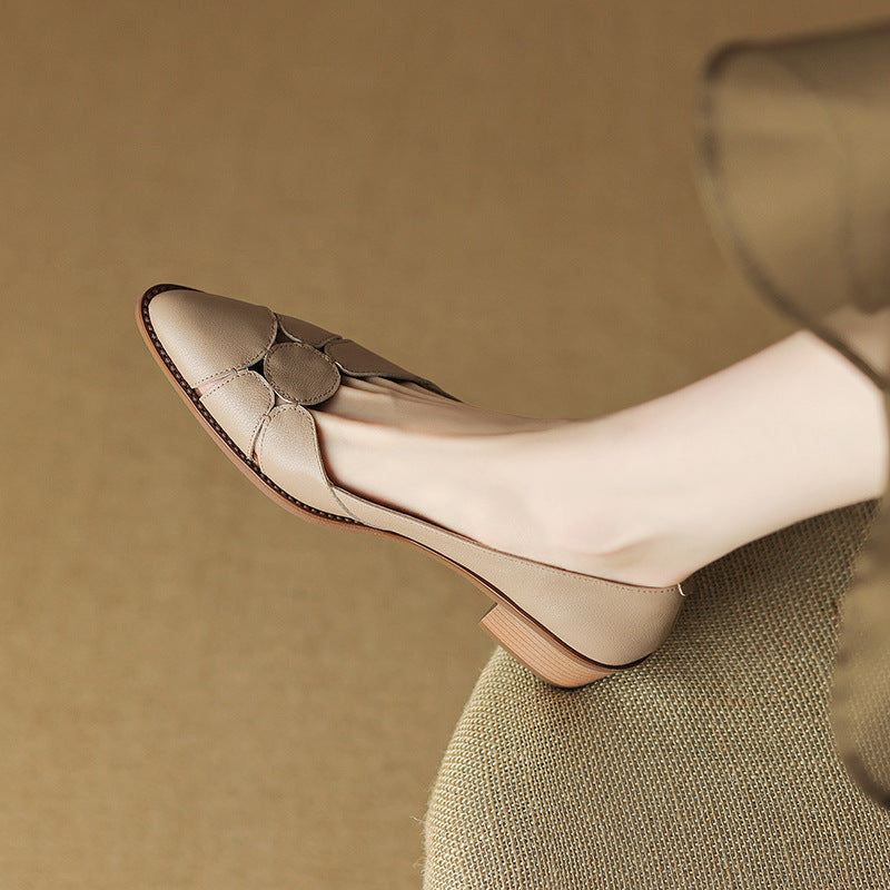 Classic pointed leather shoes