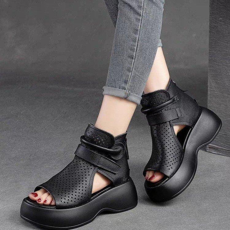 Vintage Casual leather sandals of high quality