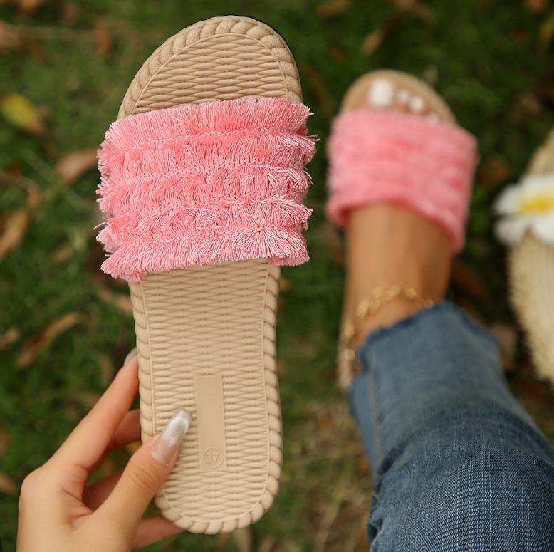 Glamorous and lightweight sandals