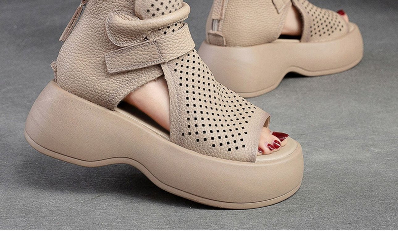 Vintage Casual leather sandals of high quality