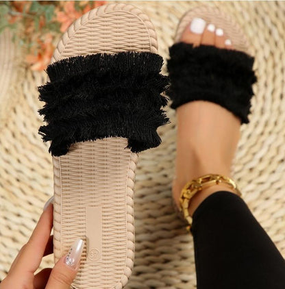 Glamorous and lightweight sandals