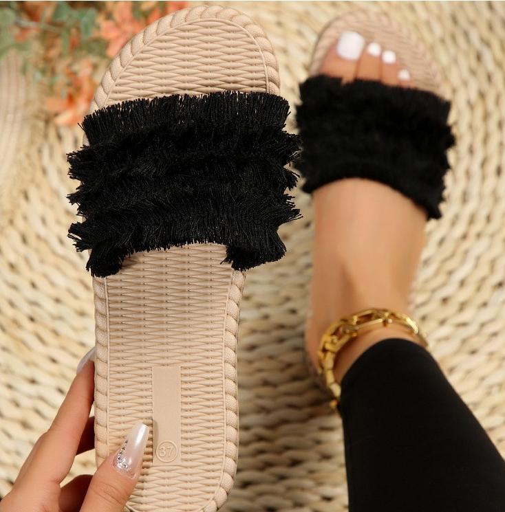 Glamorous and lightweight sandals